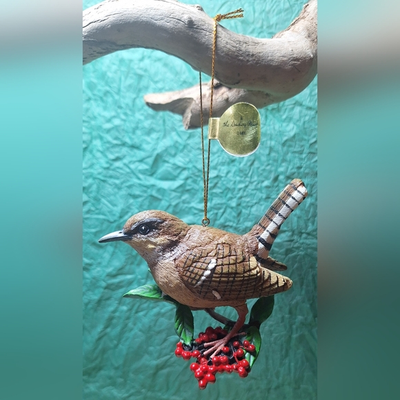 🍒THE DANBURY MINT Songbird Collection Carolina Wren  Christmas Ornament - Picture 1 of 7